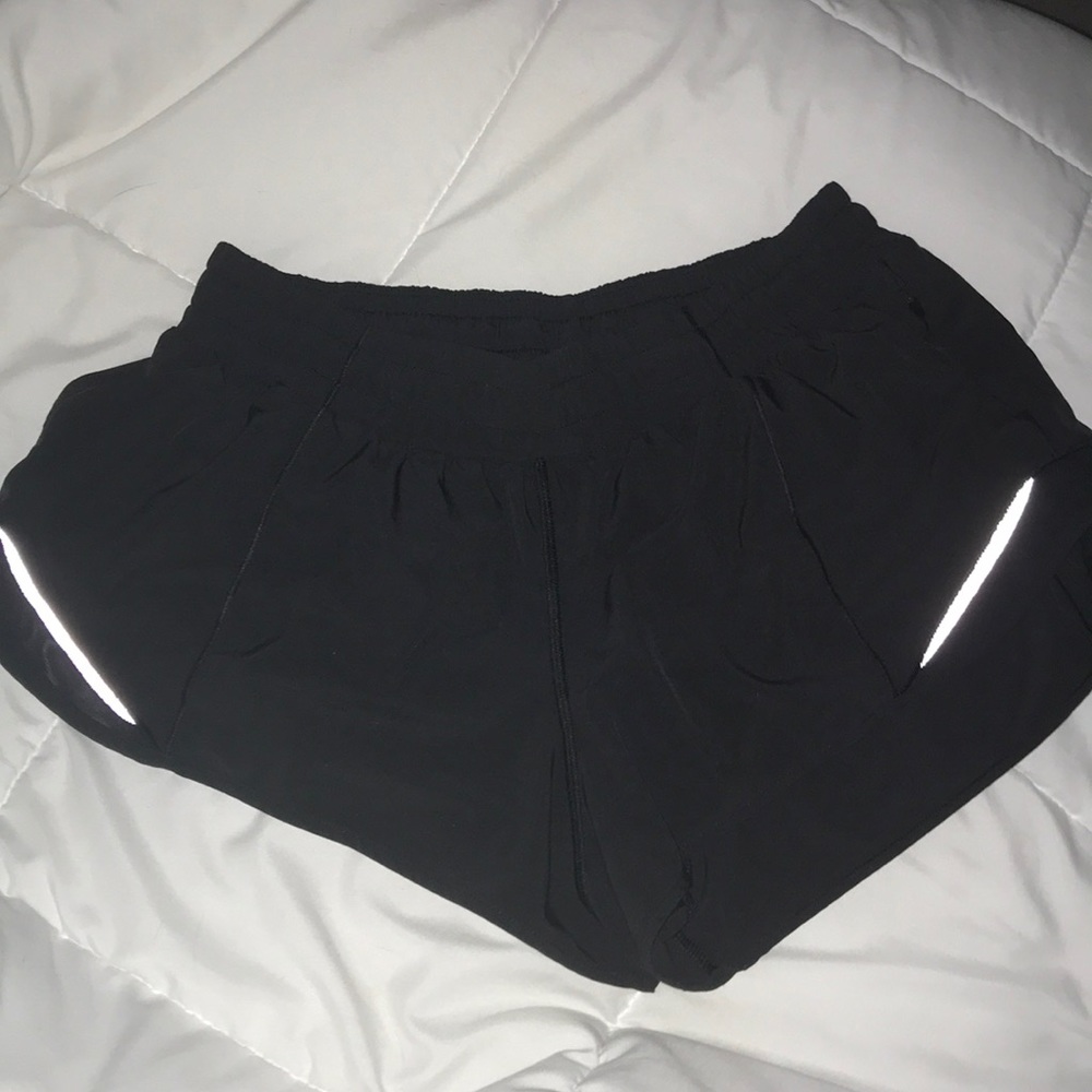 lululemon black hotty hot shorts ll 2.5 inch